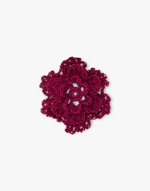 Bordowa broszka szydełkowa kwiat handmade - mała przestrzenna ozdoba ręcznie robiona Bordowa broszka szydełkowa kwiat handmade - mała przestrzenna ozdoba ręcznie robiona