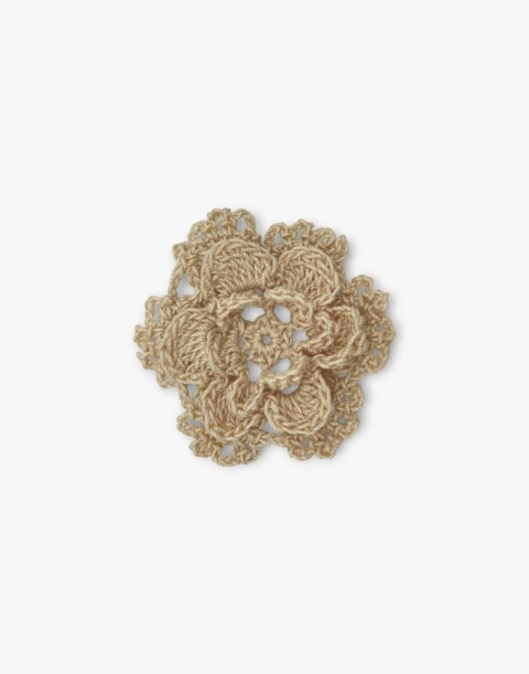 Ecru broszka szydełkowa kwiat handmade - mała przestrzenna ozdoba ręcznie robiona Ecru broszka szydełkowa kwiat handmade - mała przestrzenna ozdoba ręcznie robiona