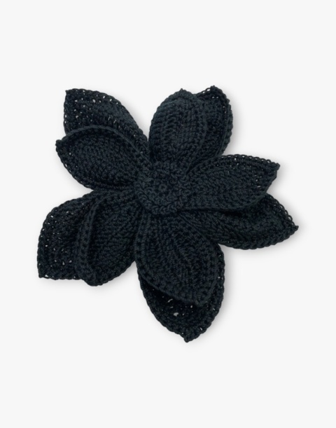 Czarna broszka szydełkowa kwiat handmade - duża przestrzenna ozdoba ręcznie robiona Czarna broszka szydełkowa kwiat handmade - duża przestrzenna ozdoba ręcznie robiona