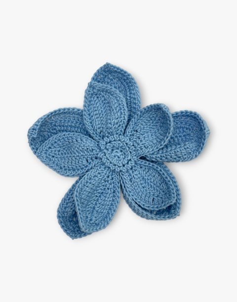 Niebieska broszka szydełkowa kwiat handmade - duża przestrzenna ozdoba ręcznie robiona Niebieska broszka szydełkowa kwiat handmade - duża przestrzenna ozdoba ręcznie robiona