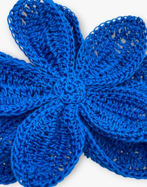 Niebieska broszka szydełkowa kwiat handmade - przestrzenna ozdoba ręcznie robiona Niebieska broszka szydełkowa kwiat handmade - przestrzenna ozdoba ręcznie robiona