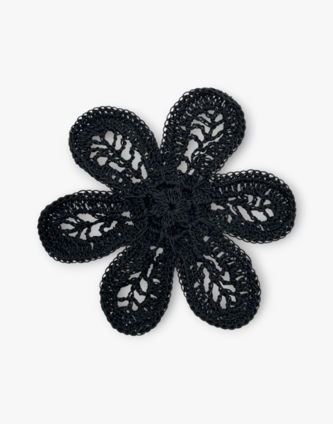 Czarna broszka szydełkowa kwiat handmade - duża przestrzenna ozdoba ręcznie robiona Czarna broszka szydełkowa kwiat handmade - duża przestrzenna ozdoba ręcznie robiona