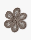 Jasnobrązowa broszka szydełkowa kwiat handmade - duża przestrzenna ozdoba ręcznie robiona