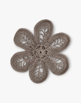 Jasnobrązowa broszka szydełkowa kwiat handmade - duża przestrzenna ozdoba ręcznie robiona