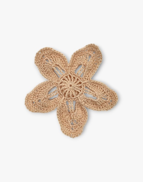 Brzoskwiniowa broszka szydełkowa kwiat handmade - średnia płaska ozdoba ręcznie robiona Brzoskwiniowa broszka szydełkowa kwiat handmade - średnia płaska ozdoba ręcznie robiona