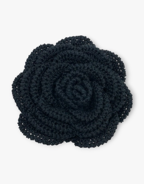 Czarna broszka szydełkowa róża handmade - duża przestrzenna ozdoba ręcznie robiona Czarna broszka szydełkowa róża handmade - duża przestrzenna ozdoba ręcznie robiona