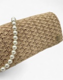 Biały łańcuch z kamieni syntetycznych i torebka szydełkowa kopertówka - stylowy handmade dodatek