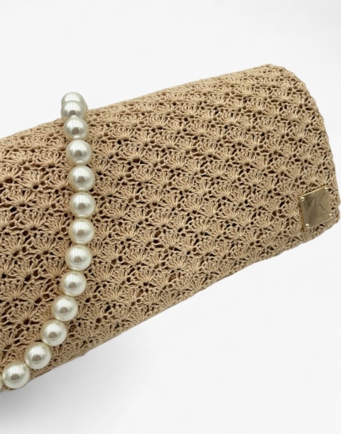 Biały łańcuch z kamieni syntetycznych i torebka szydełkowa kopertówka - stylowy handmade dodatek Biały łańcuch z kamieni syntetycznych i torebka szydełkowa kopertówka - stylowy handmade dodatek