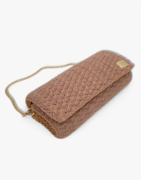 Bezowa torebka szydełkowa kopertówka handmade – elegancka mała torebka ręcznie robiona Bezowa torebka szydełkowa kopertówka handmade – elegancka mała torebka ręcznie robiona