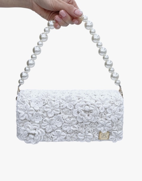 Biała torebka szydełkowa z kwiatami handmade – elegancka torebka ręcznie robiona Biała torebka szydełkowa z kwiatami handmade – elegancka torebka ręcznie robiona
