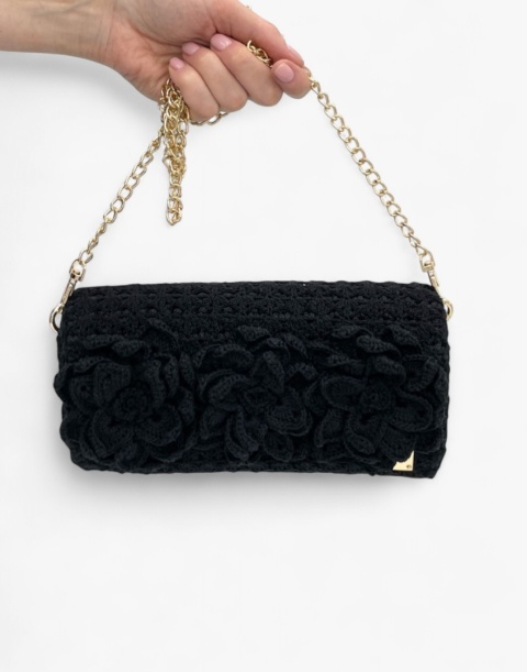 Czarna torebka szydełkowa z kwiatami lotosu handmade – elegancka torebka ręcznie robiona Czarna torebka szydełkowa z kwiatami lotosu handmade – elegancka torebka ręcznie robiona