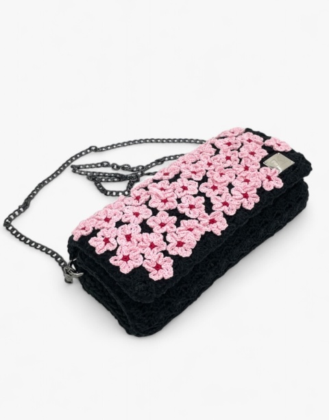 Czarna torebka szydełkowa z kwiatami wiśni handmade – elegancka torebka ręcznie robiona Czarna torebka szydełkowa z kwiatami wiśni handmade – elegancka torebka ręcznie robiona