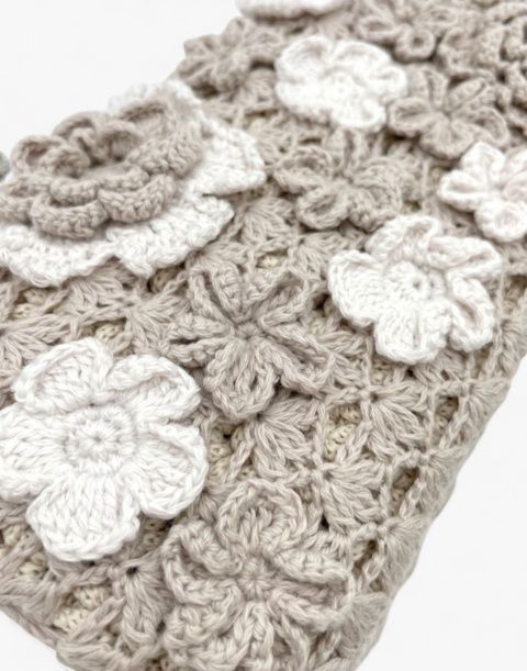 Czarna torebka szydełkowa z kwiatami handmade – elegancka torebka ręcznie robiona Czarna torebka szydełkowa z kwiatami handmade – elegancka torebka ręcznie robiona
