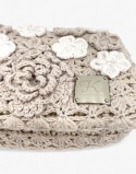 Czarna torebka szydełkowa z kwiatami handmade – elegancka torebka ręcznie robiona