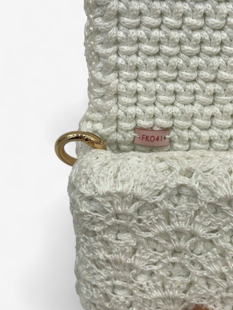 Biała z nicią mini torebka szydełkowa kopertówka handmade – ślubna torebka ręcznie robiona