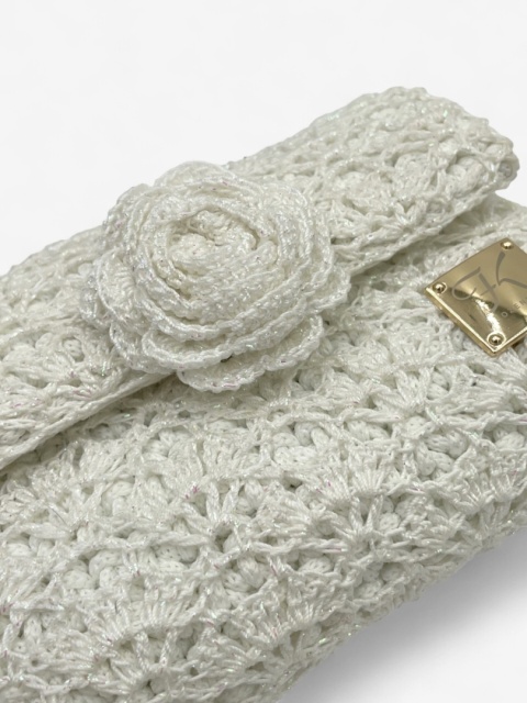 Biała z nicią mini torebka szydełkowa kopertówka handmade – ślubna torebka ręcznie robiona