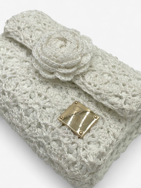 Biała z nicią mini torebka szydełkowa kopertówka handmade – ślubna torebka ręcznie robiona