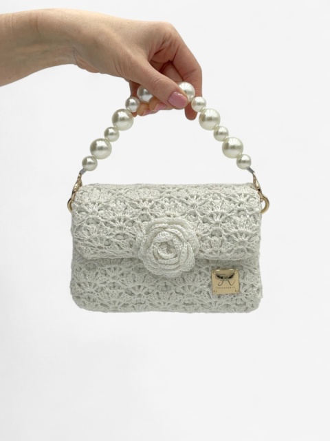 Biała z nicią mini torebka szydełkowa kopertówka handmade – ślubna torebka ręcznie robiona