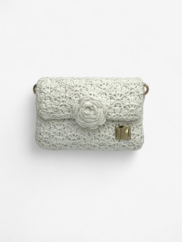 Biała z nicią mini torebka szydełkowa kopertówka handmade – ślubna torebka ręcznie robiona