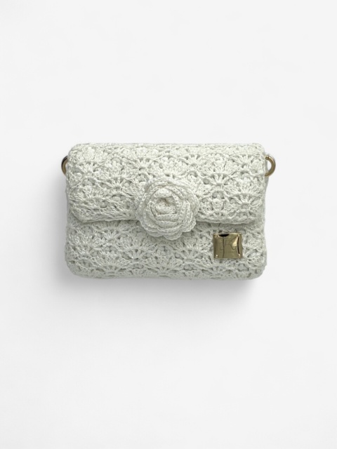 Biała z nicią mini torebka szydełkowa kopertówka handmade – ślubna torebka ręcznie robiona