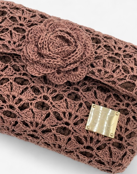 Brązowa mini torebka szydełkowa kopertówka handmade – elegancka torebka ręcznie robiona