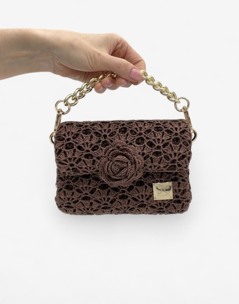 Brązowa mini torebka szydełkowa kopertówka handmade – elegancka torebka ręcznie robiona