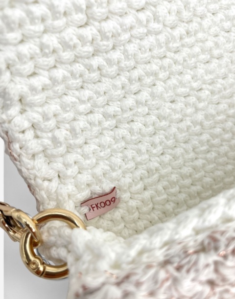 Biała torebka szydełkowa z metalizowaną nicią miedzianą handmade – elegancka torebka ręcznie robiona