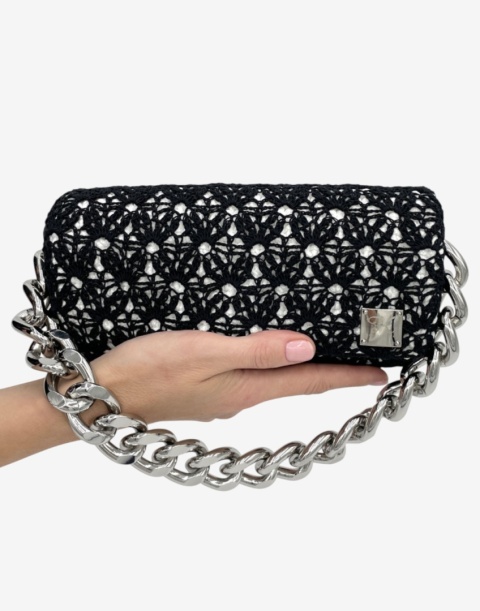 Czarna torebka szydełkowa z koronkowym pokryciem – elegancka torebka ręcznie robiona