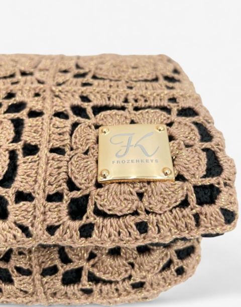 Złota torebka szydełkowa z metalizowaną nicią w granny square handmade – elegancka torebka ręcznie robiona