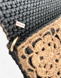 Złota torebka szydełkowa z metalizowaną nicią w granny square handmade – elegancka torebka ręcznie robiona